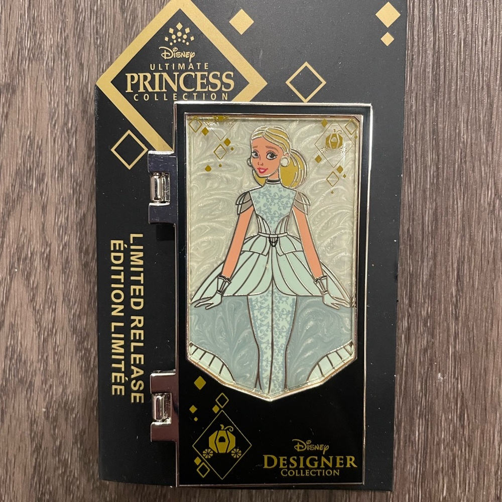 Disney Ultimate Princess Designer Collection Cinderella Pin